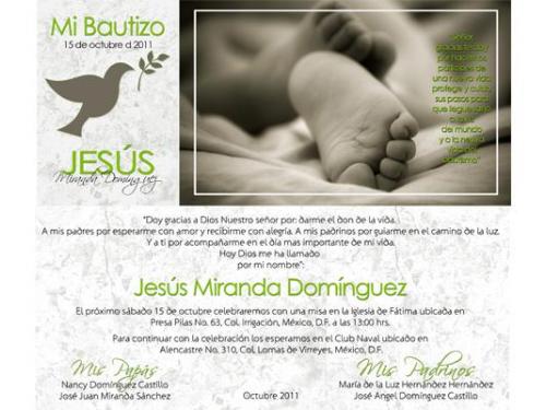 Invitación con fotografía de los pies del bebé