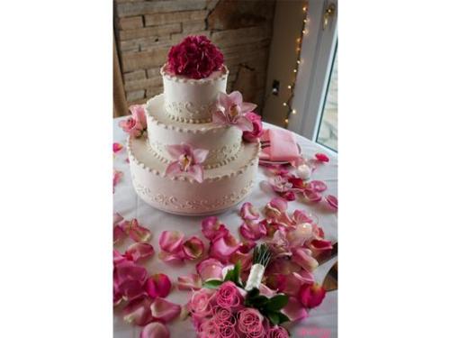 Mesa para pastel con hermosa decoración