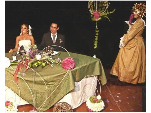 Montaje de mesa para novios
