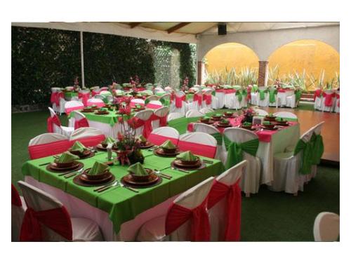 Montaje con vajilla de barro