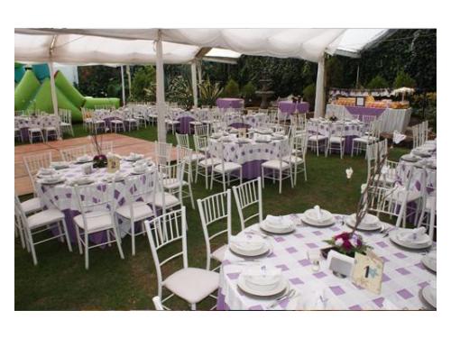 Espacio para mesa de postres y juegos inflables