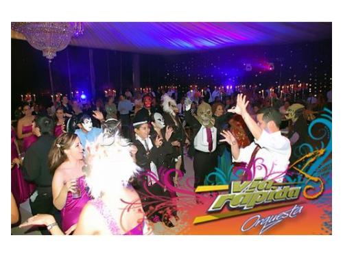 Vive una noche inolvidable con todos tus seres queridos