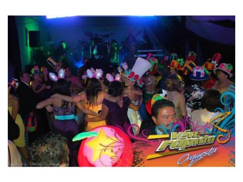 Todos tus invitados bailando