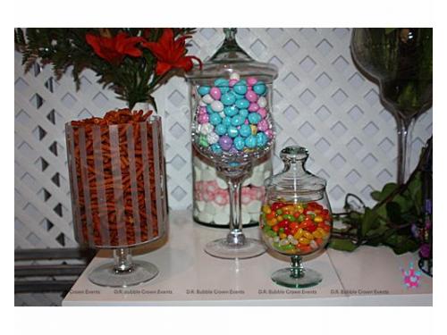 Mesa con confitería