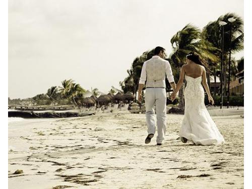 Descalzos en la playa