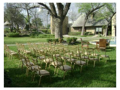 Montaje de ceremonia en el jardín