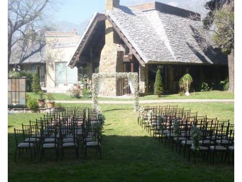 Evento por fura con arco de flores