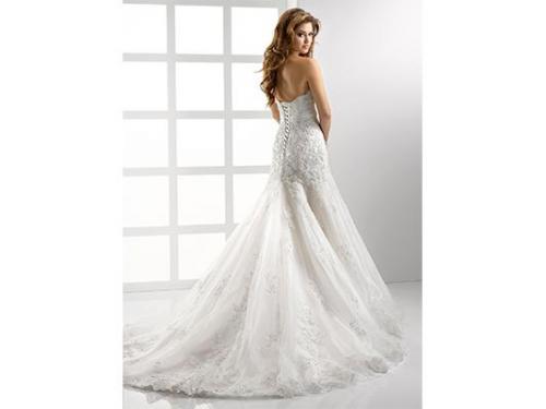 Detalle de escote en espalda