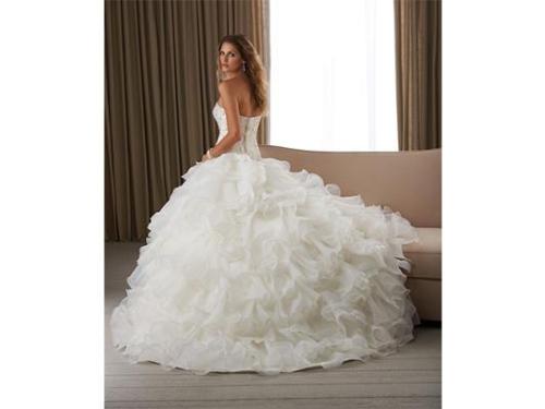 Elegante juego con tela en falda