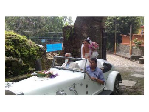 Ramo de novia y arreglo para auto