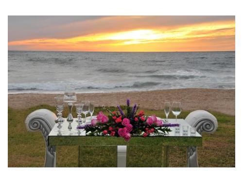 Mesa de honor frente el mar