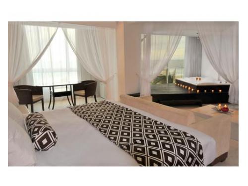 Jr. suite con cama king y jacuzzi