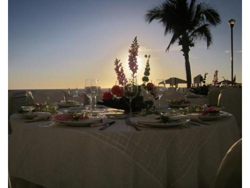 Banquete junto al mar