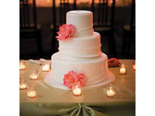 Tu pastel de boda con decoraciones florales