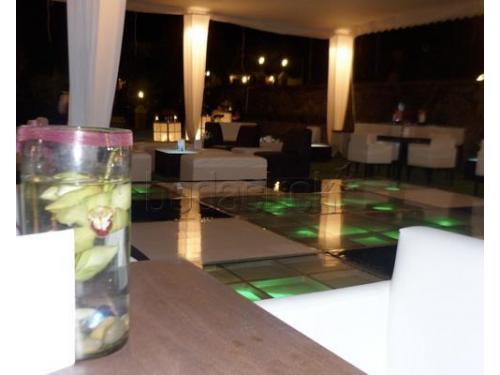 Lounge en boda con sillones