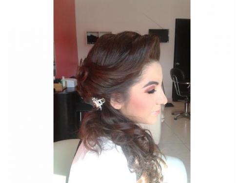 Maquillaje y peinado