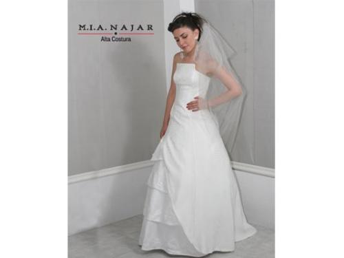 Vestido de novia con velo