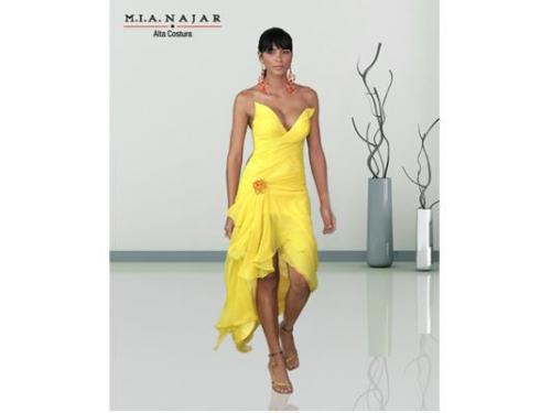 Vestido amarillo corte en v
