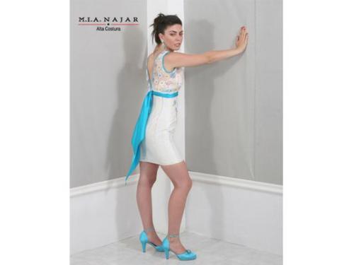 Vestido blanco agua por atrás