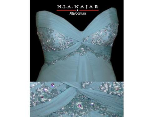 Detalles en vestido agua