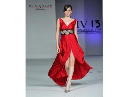Vestido rojo en pasarela