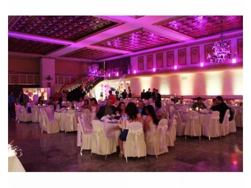 Amplio salón para bodas