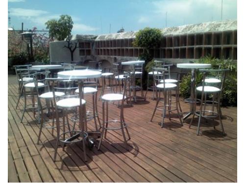 Mesas y sillas periqueras