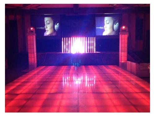 Pista de baile y proyección de videos