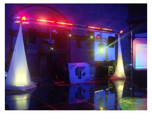 Escenario con proyección de videos